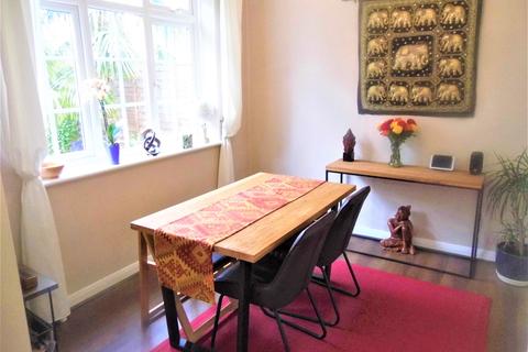 8 Hawthorndene Close, Bromley, BR2 7DT