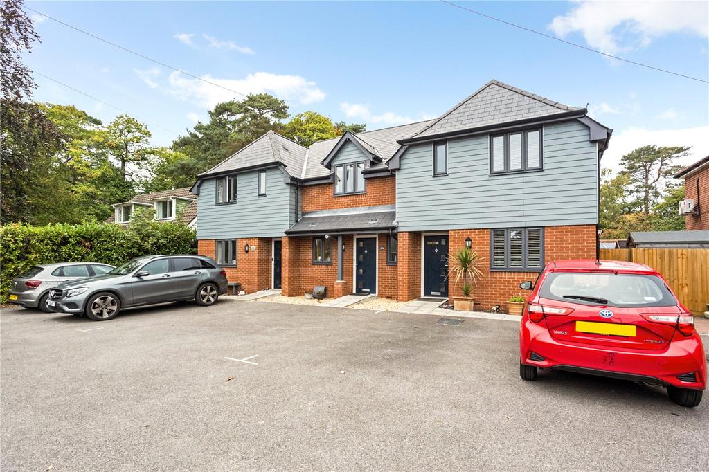 Thornhill Park Road, Southampton, SO18 2 bed terraced house £250,000