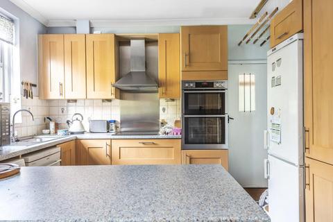 11 Greenways, Beckenham, BR3 3NG