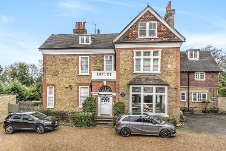 South Hill Road Bromley BR2 2 bed flat £1,350 pcm (£312 pw)