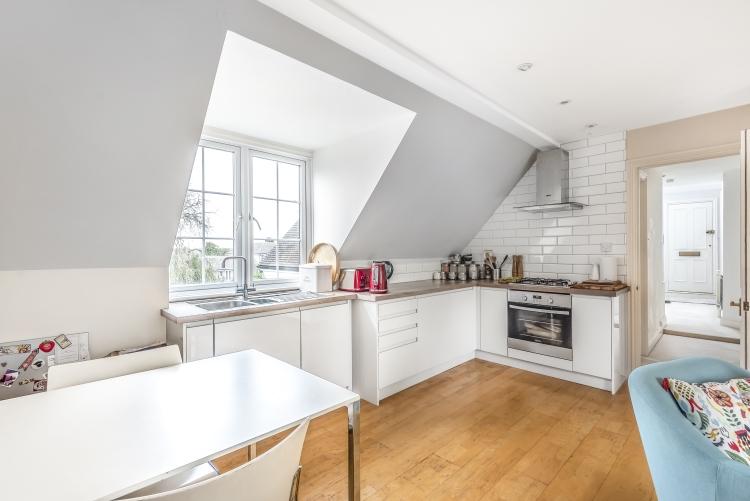 South Hill Road Bromley BR2 2 bed flat £1,350 pcm (£312 pw)