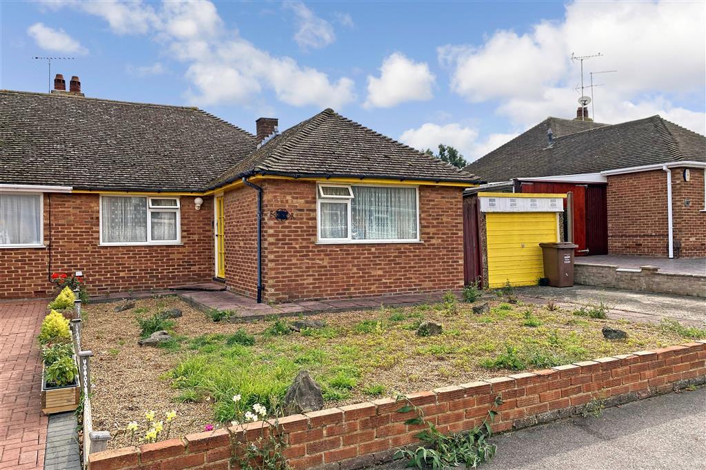 Parkfield Road, Rainham, Gillingham... 3 bed semidetached bungalow £