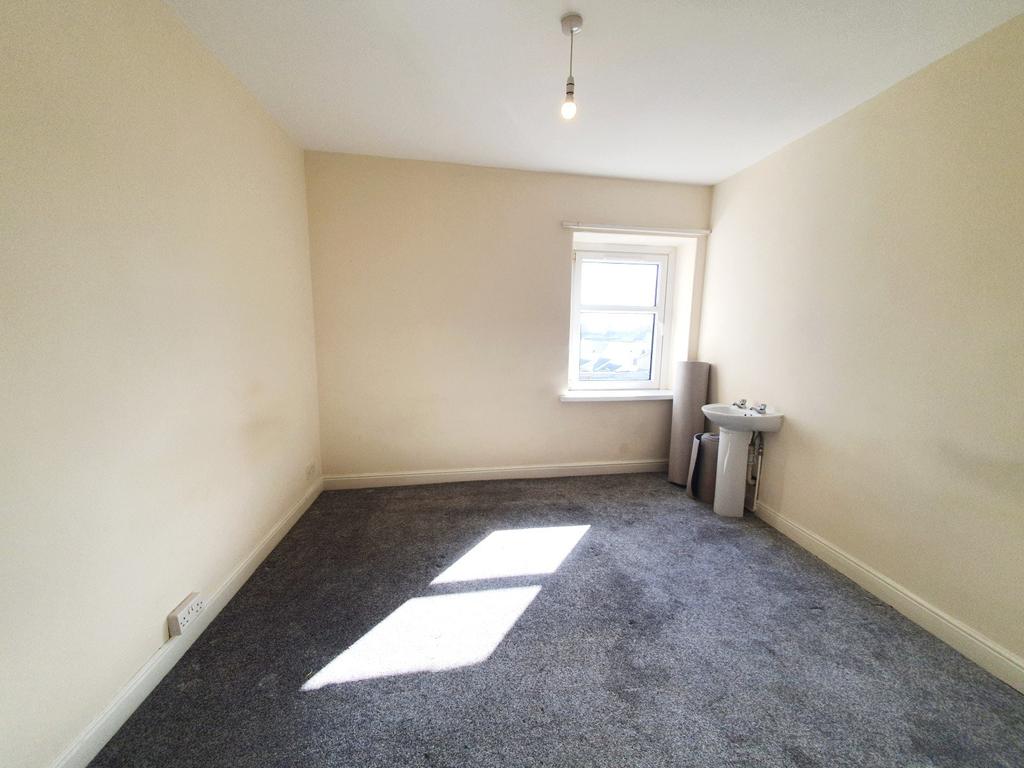 *One Bed Duplex Flat* *Available end of Februa