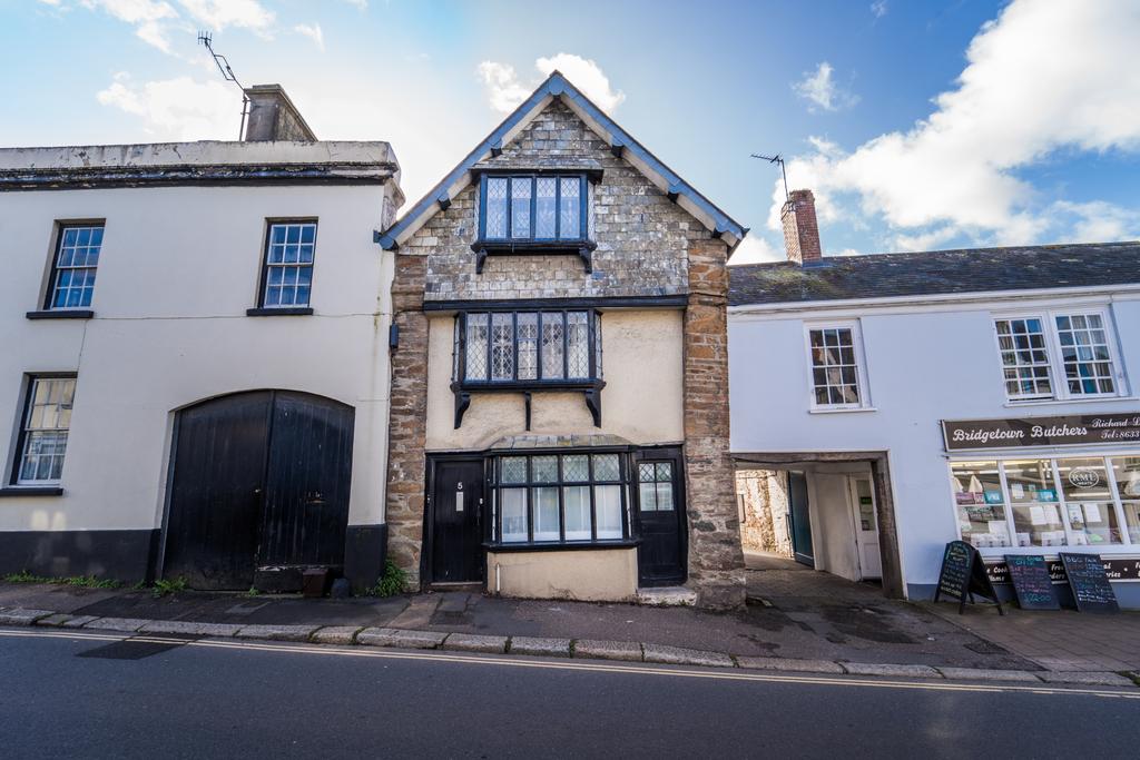 Bridgetown, Totnes TQ9 3 bed semidetached house £1,450 pcm (£335 pw)