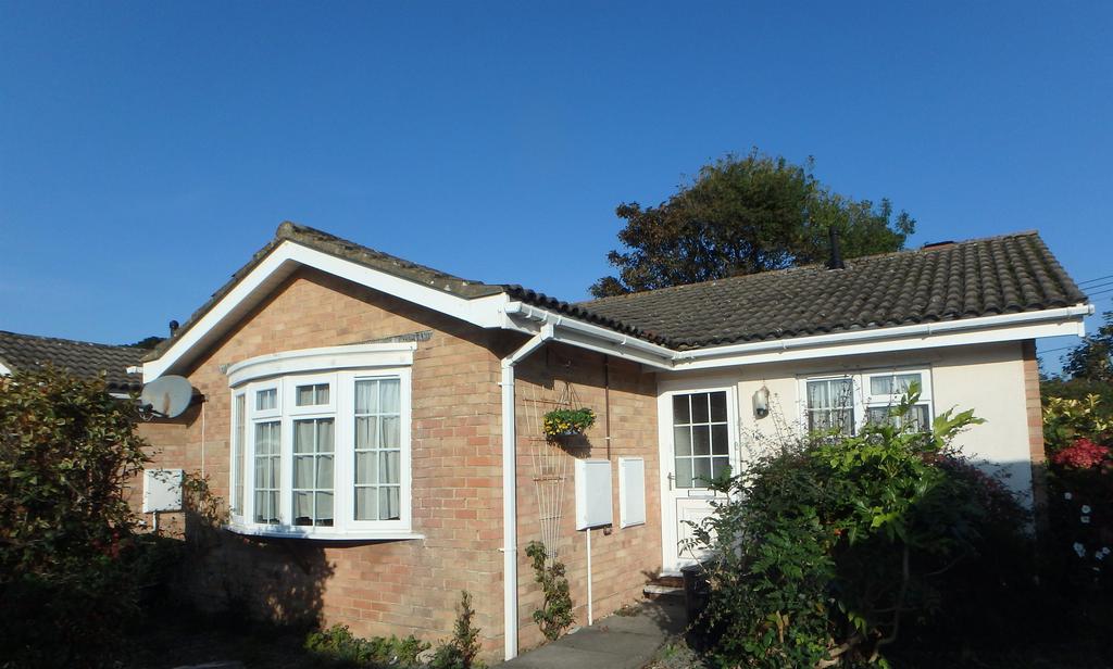 Silverdale, Barton On Sea, New Milton, BH25 7BD 2 bed bungalow £275,000