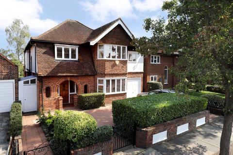 37 High Drive, New Malden, KT3 3UJ