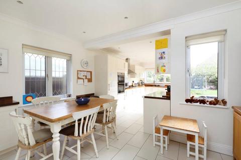 37 High Drive, New Malden, KT3 3UJ