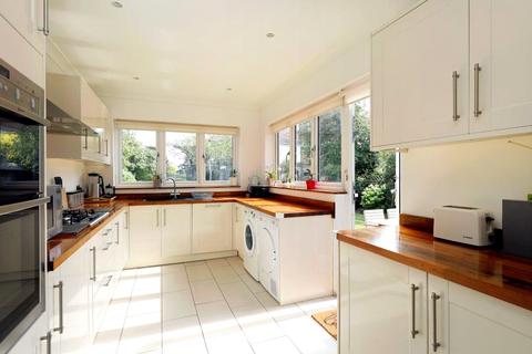 37 High Drive, New Malden, KT3 3UJ