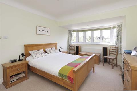 37 High Drive, New Malden, KT3 3UJ