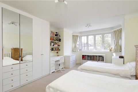 37 High Drive, New Malden, KT3 3UJ