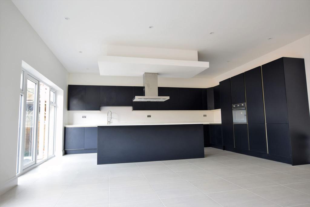 Additional kitchen photo