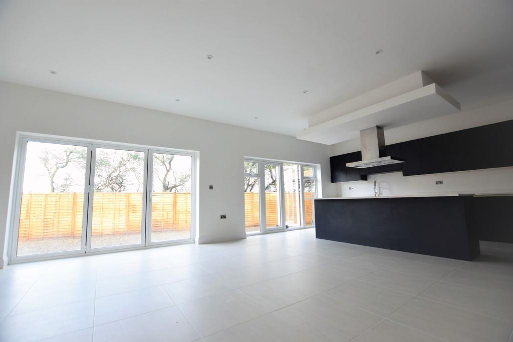 Additional kitchen photo