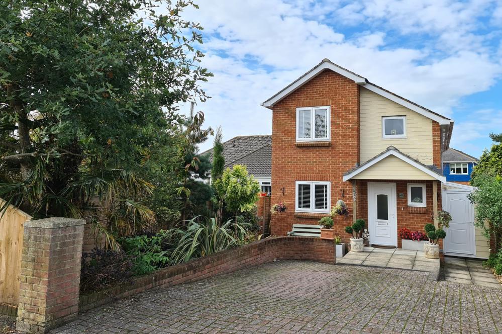 Pittmore Road, Burton, BH23 7HD 3 bed detached house £390,000