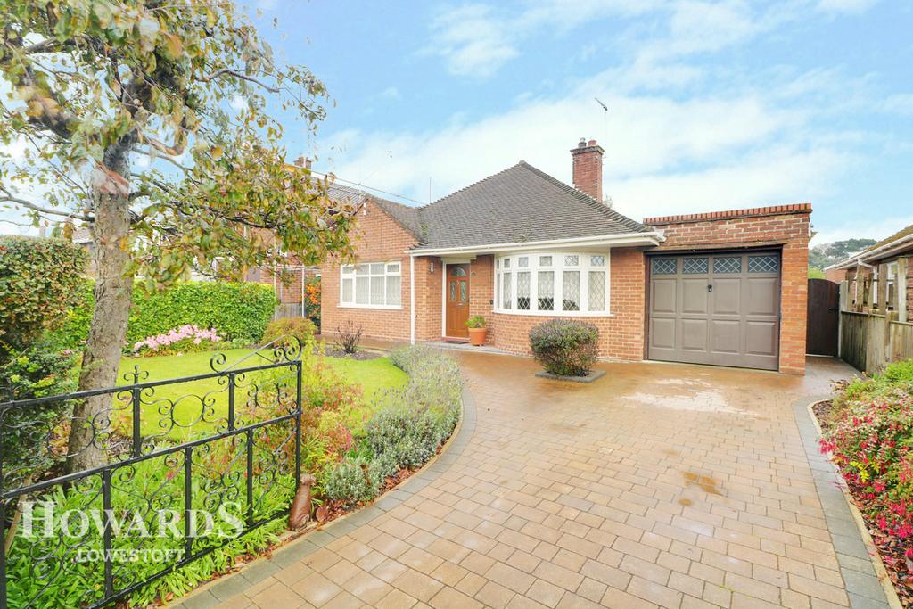 Gunton Drive, Lowestoft 2 bed detached bungalow £330,000