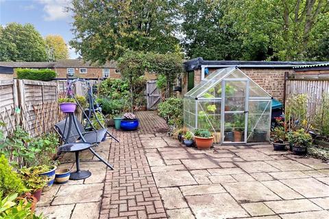 80 Penenden, New Ash Green, Longfield, DA3 8LS