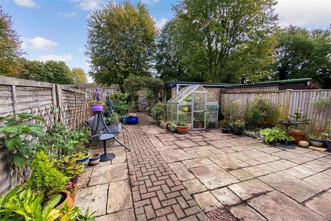 80 Penenden, New Ash Green, Longfield, DA3 8LS