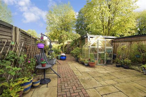 80 Penenden, New Ash Green, Longfield, DA3 8LS