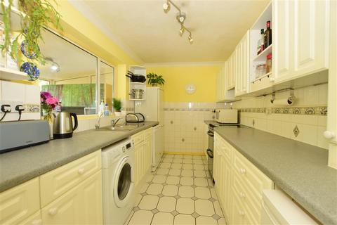 80 Penenden, New Ash Green, Longfield, DA3 8LS