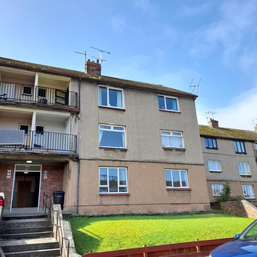 50 Larchfield Road, DUMFRIES, DG1 4HT 2 bed flat £50,000
