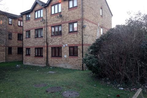 1 bedroom ground floor flat to rent, Vignoles Road, Romford,  RM7