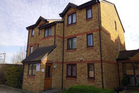 1 bedroom ground floor flat to rent, Vignoles Road, Romford,  RM7