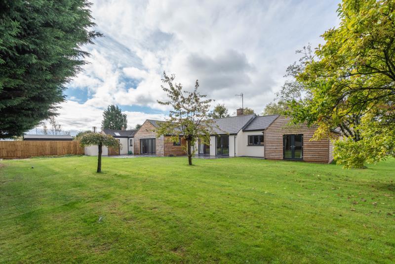 Alvere, Witney Road, Freeland... 4 bed detached bungalow £750,000