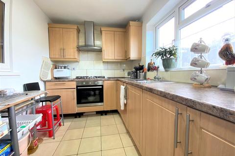 360 Balmoral Drive, Hayes, UB4 8DL