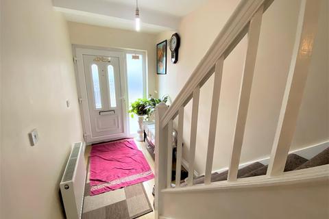 360 Balmoral Drive, Hayes, UB4 8DL