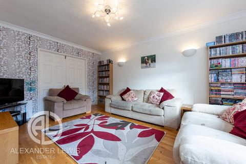 102 Icknield Way, Letchworth Garden City, SG6 4AW