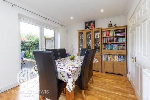 102 Icknield Way, Letchworth Garden City, SG6 4AW