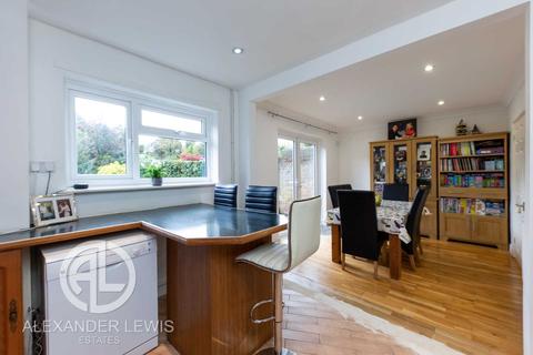 102 Icknield Way, Letchworth Garden City, SG6 4AW