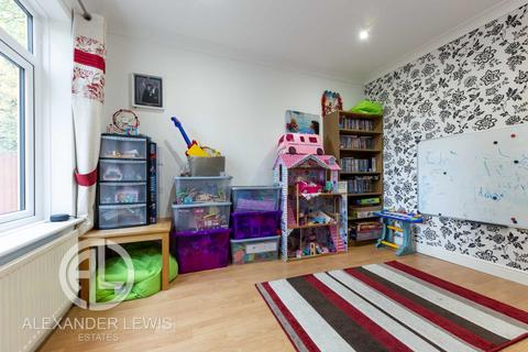 102 Icknield Way, Letchworth Garden City, SG6 4AW