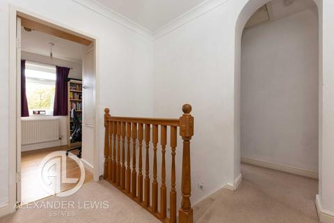 102 Icknield Way, Letchworth Garden City, SG6 4AW