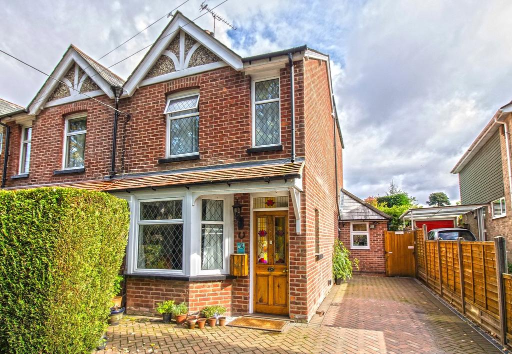 Newfield Road, Liss, GU33 2 bed end of terrace house £425,000