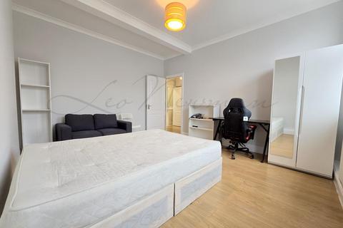 2 bedroom flat to rent, Tottenham Court Road, Fitzrovia, W1