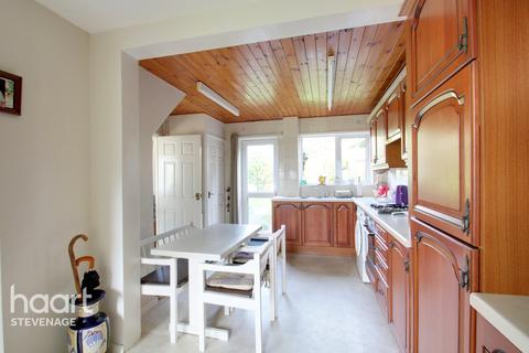 38 The Paddocks, Stevenage, SG2 9TX