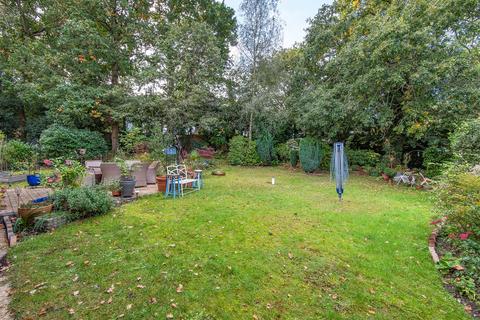 2 Brow Close, Storrington, Pulborough, RH20 4QE