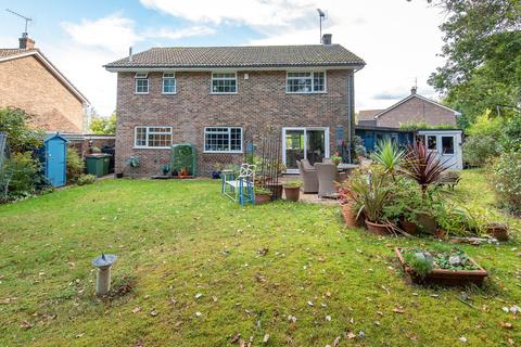 2 Brow Close, Storrington, Pulborough, RH20 4QE