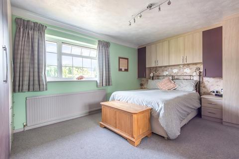 2 Brow Close, Storrington, Pulborough, RH20 4QE