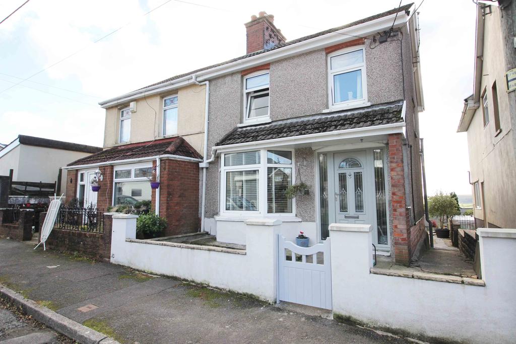 Hill Street, Gilfach Goch, CF39 8TW 2 bed semidetached house £132,500