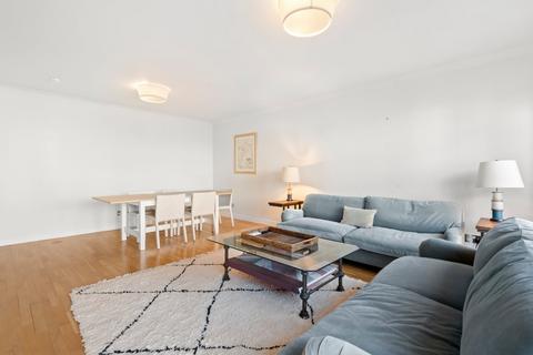 3 bedroom flat to rent, Chancellor House, Hyde Park Gate, Kensington, London