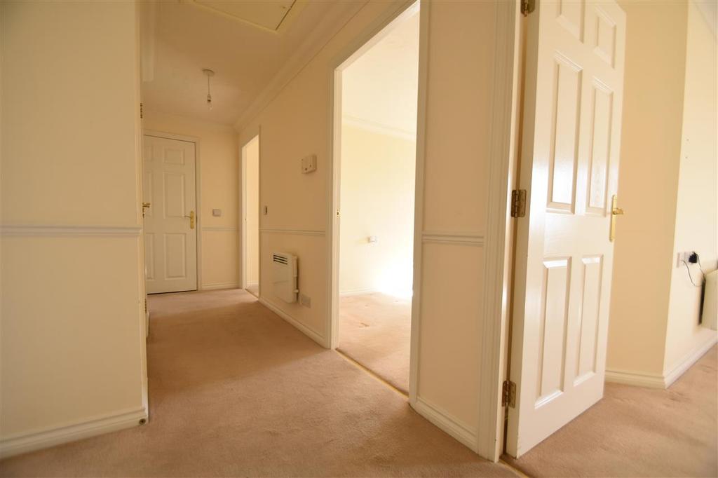 Worthington Lodge, East Street, Hythe 2 bed flat £225,000