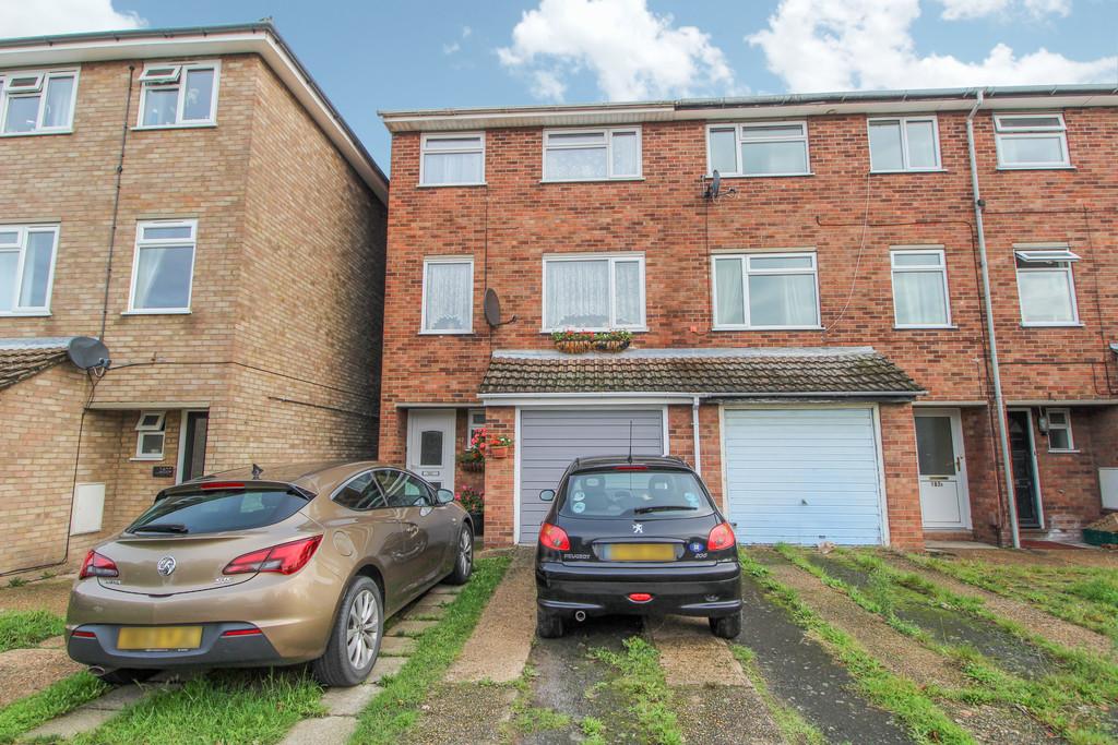 St. Andrews Avenue, Colchester, CO4 3BE 3 bed end of terrace house £