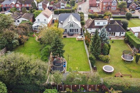 35 Feering Hill, Feering, Colchester, CO5 9PX