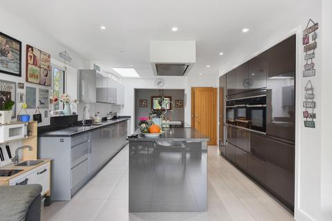 35 Feering Hill, Feering, Colchester, CO5 9PX