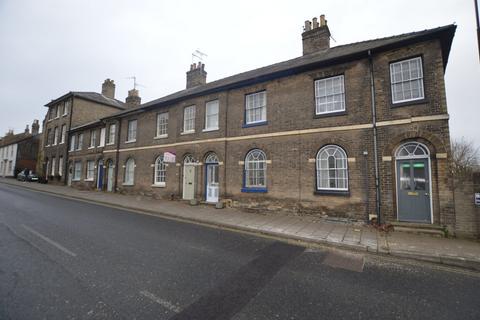 3 bedroom terraced house to rent, Out Westgate, Bury St. Edmunds