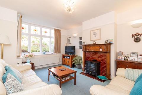 15 Mosslea Road, Whyteleafe, CR3 0DR