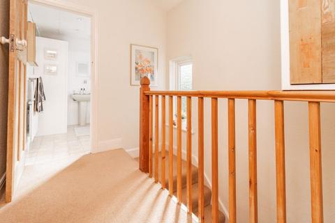 15 Mosslea Road, Whyteleafe, CR3 0DR