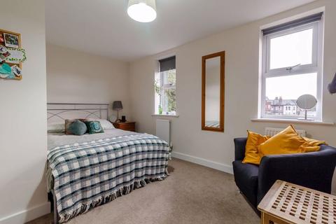 23 Maple Gardens, Leeds, LS6 1FL