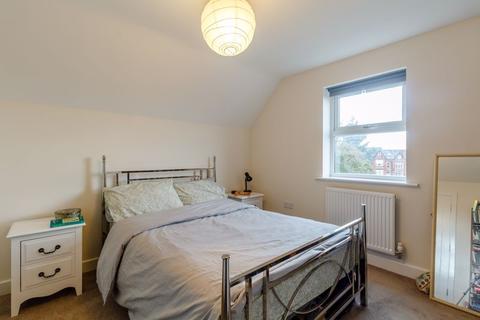 23 Maple Gardens, Leeds, LS6 1FL